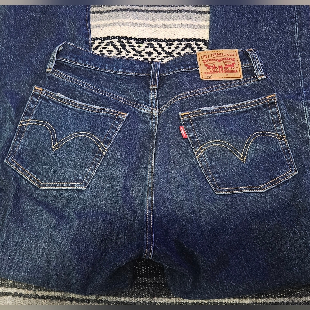LEVI WOMANS 501 CROP JEANS